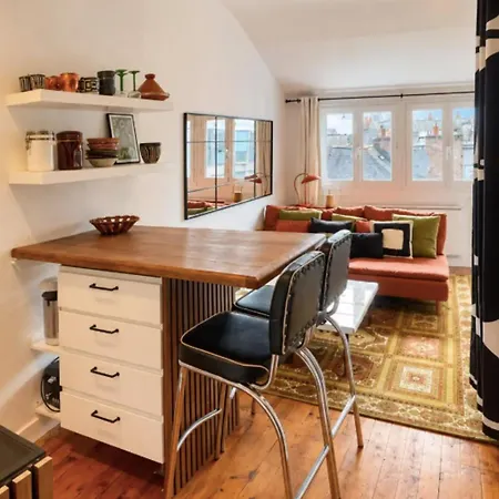 Charming With Rooftop Views Center *