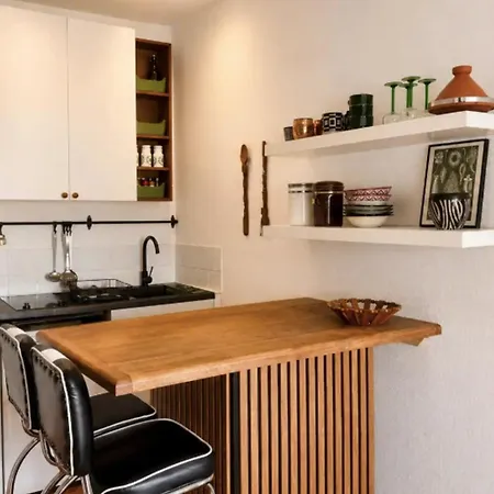 Charming With Rooftop Views Center *