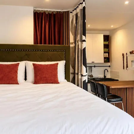 Charming With Rooftop Views Center *